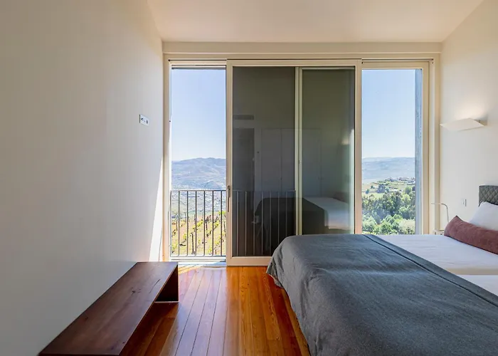 Quinta De Santa Cruz - Douro Land *